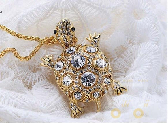 18K Gold Plated Rhinestones Filled Turtle Pendant Necklace - WikiWii