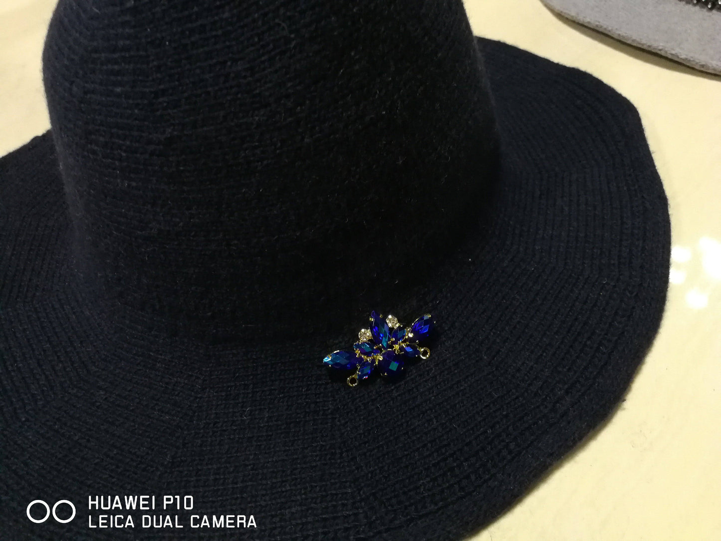 Rhinestones for your Witch hat- DIY - WikiWii