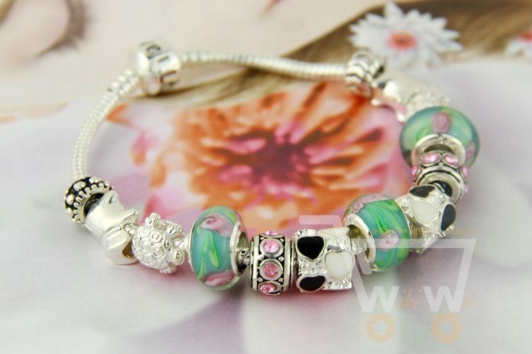 Glass Beads Charm Bracelet - WikiWii