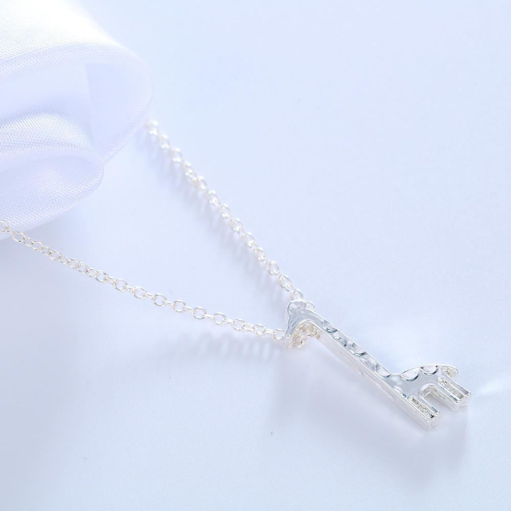 Cute Giraffe Necklace - WikiWii