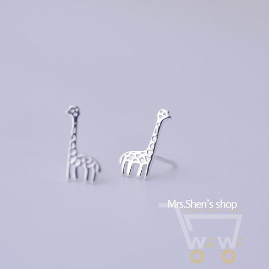 Cute Small Giraffes Earrings - WikiWii