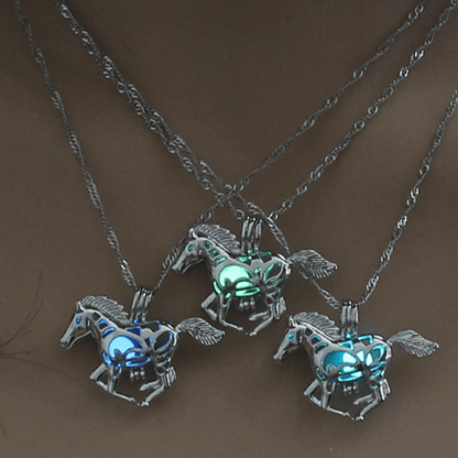 Glow in the dark Horse Necklace - WikiWii