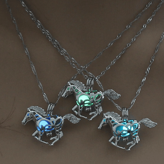 Glow in the dark Horse Necklace - WikiWii